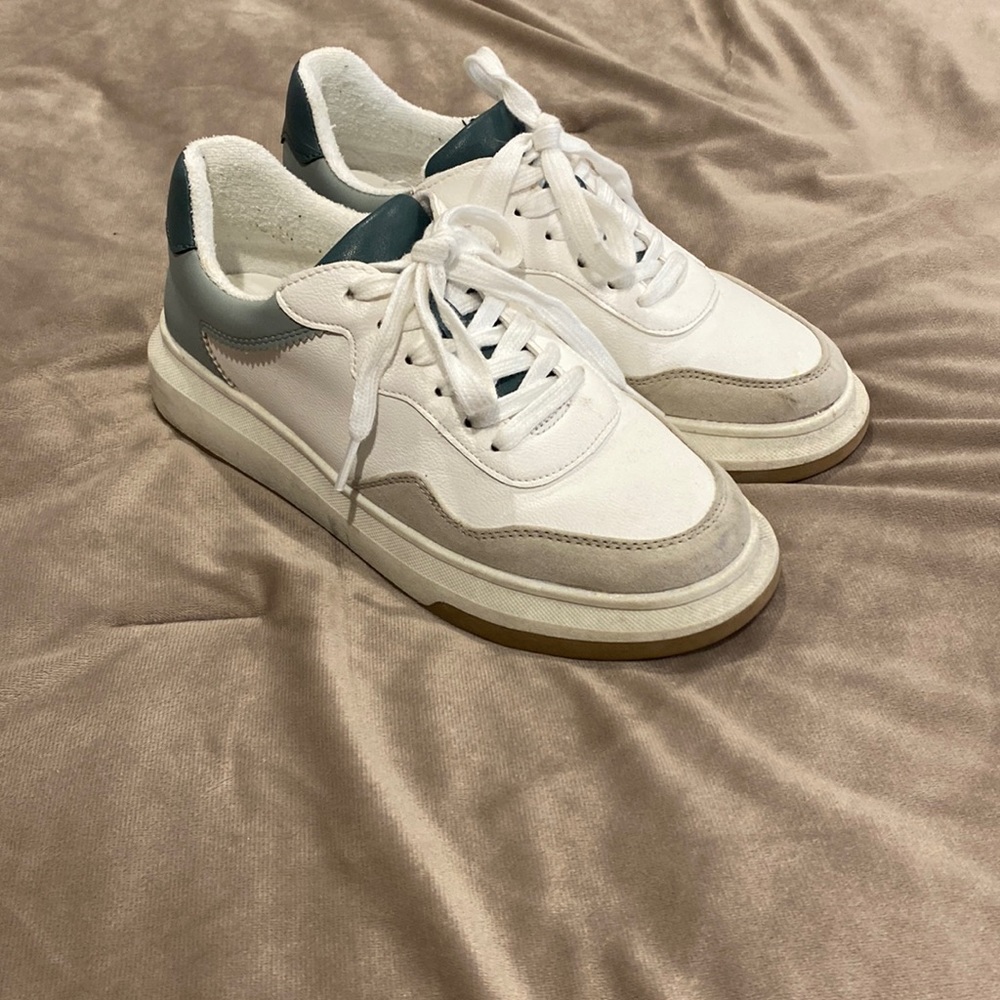 Universal Thread Flora sneakers